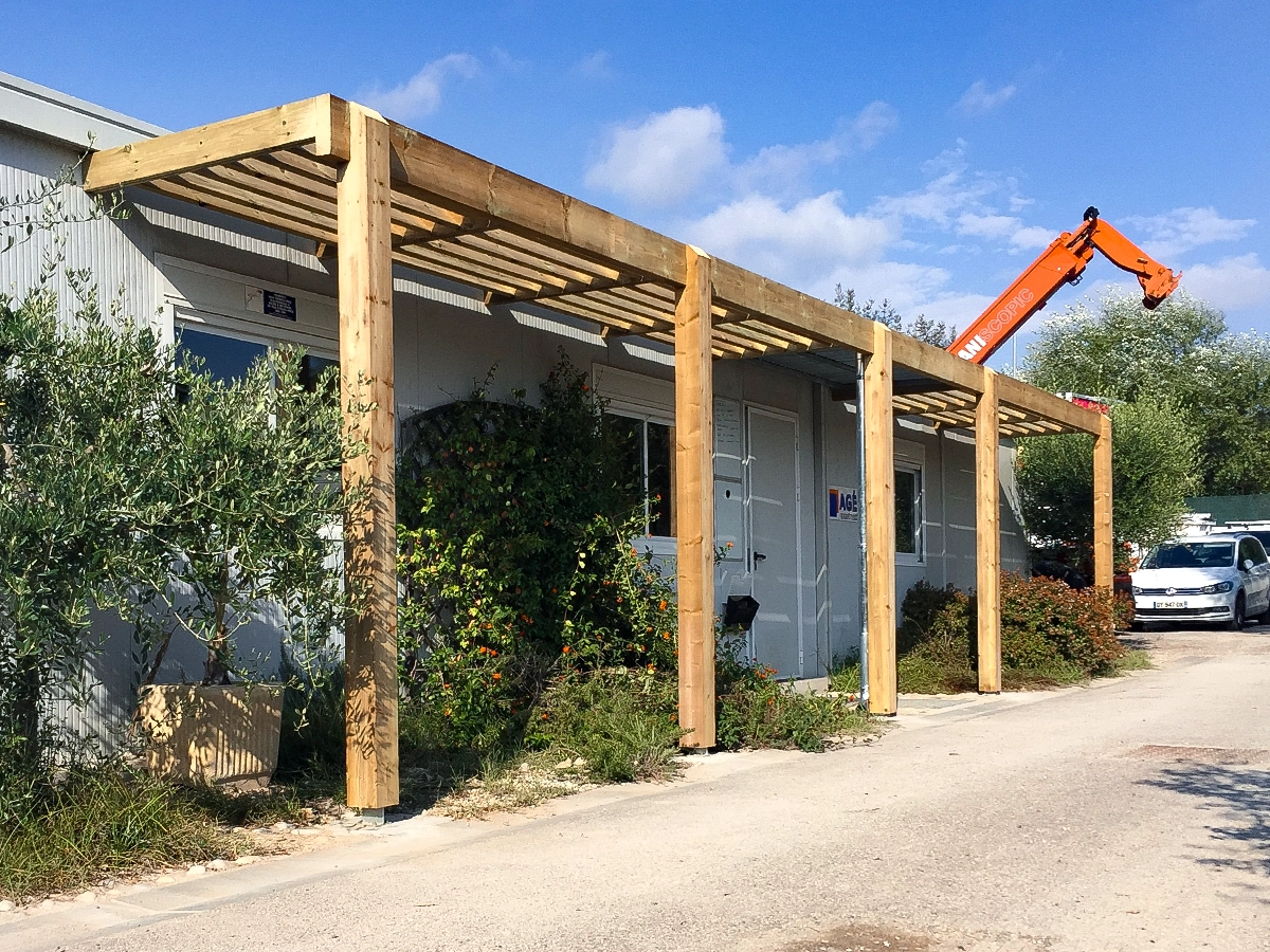 Locaux d'AGÉO Construction à Cagnes-sur-Mer — bâtiments et zone de stockage