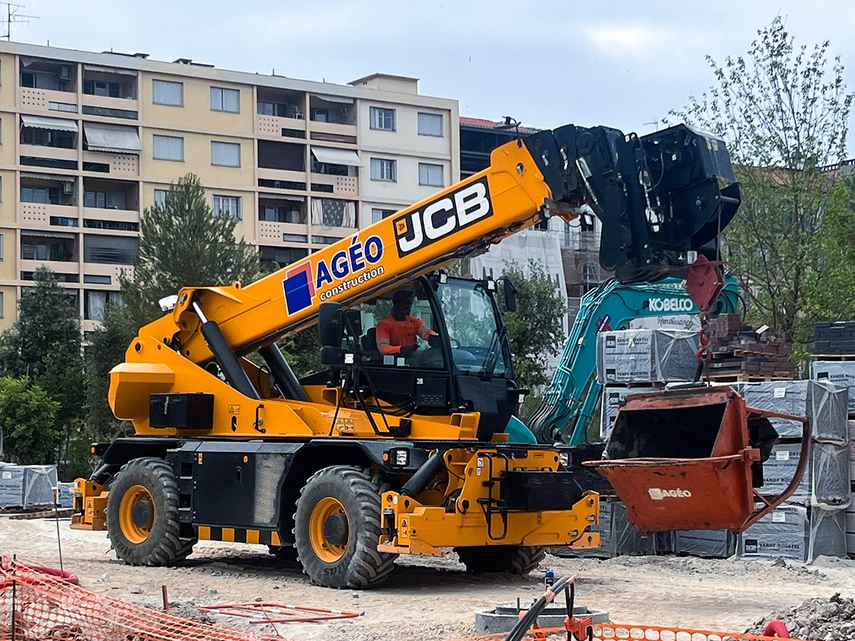 Engins de chantier AGÉO Construction — pelles et chargeurs