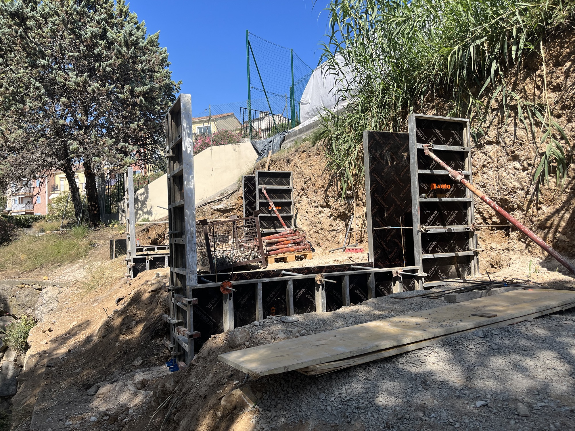 Coffrage des fondations de la pile de pont